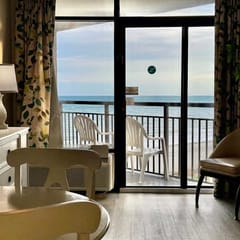 1Br sleeps 4 Spacious beach getaway 746