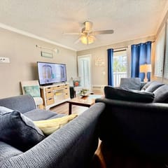 2br 2ba 1st floor pool 124