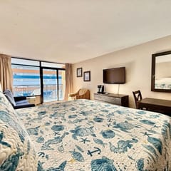 King bed studio amenities 812