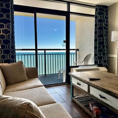 On top of the world! 1br sleeps 4-6 MB 1629