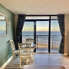 Tropical Resort, Modern Beachfront Condo with amazing oceanfront views!! 1018