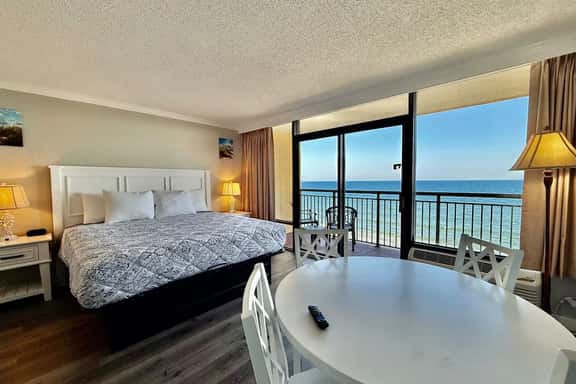 Couples Paradise oceanfront 1br 812 - Image 1