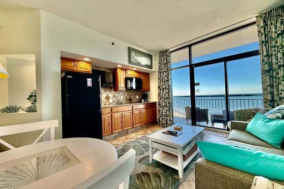 Tropical Resort Oceanfront One bedroom sleeps 4-6 1623 - Image 1