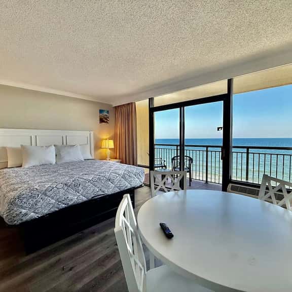 Couples Paradise oceanfront 1br 812 - Image 1