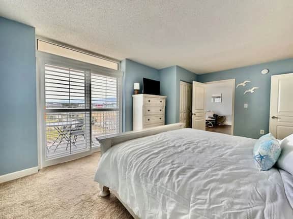 1 bedroom King bed North MB 441 - Image 2