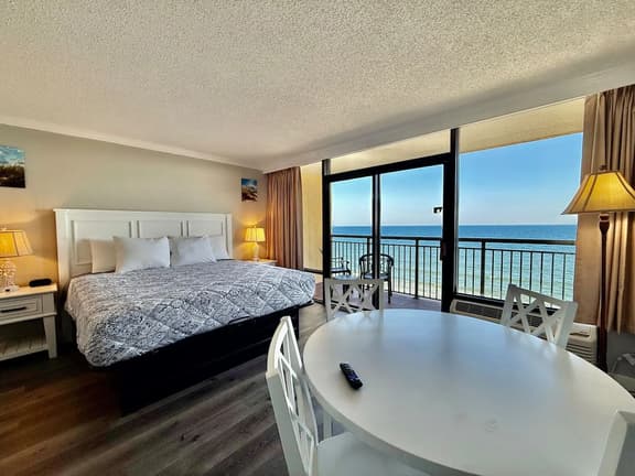 Couples Paradise oceanfront 1br 812 - Image 1